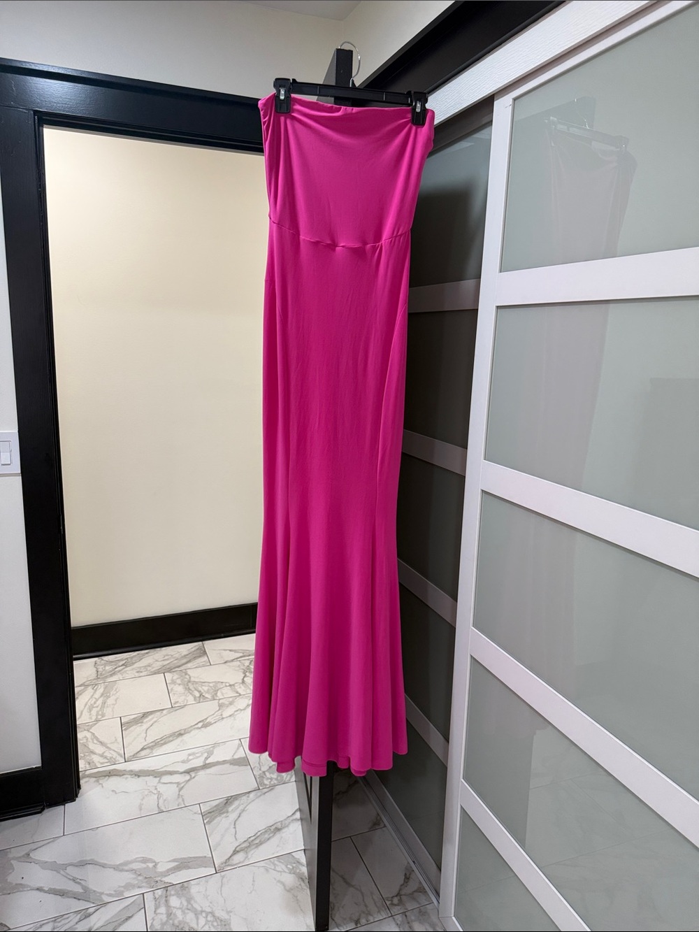 Norma Kamali Strapless Fishtail Gown in Pink
Size M
Very gooood condition💃🏻 - Picture 4 of 5